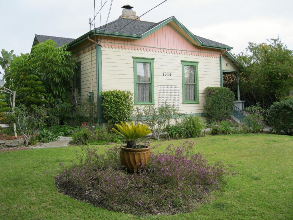 A White Jasmine Inn ซานตาบาร์บารา ภายนอก รูปภาพ