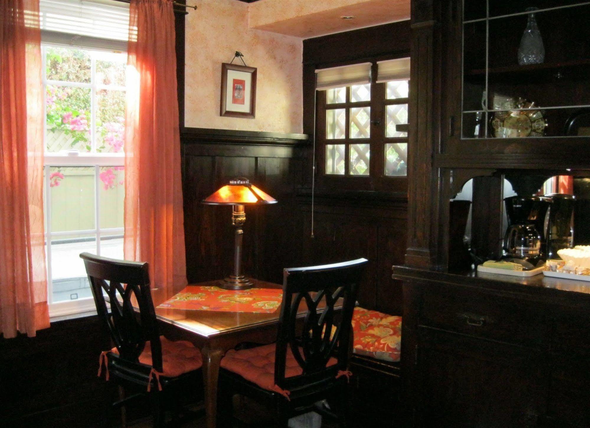 A White Jasmine Inn ซานตาบาร์บารา ภายนอก รูปภาพ