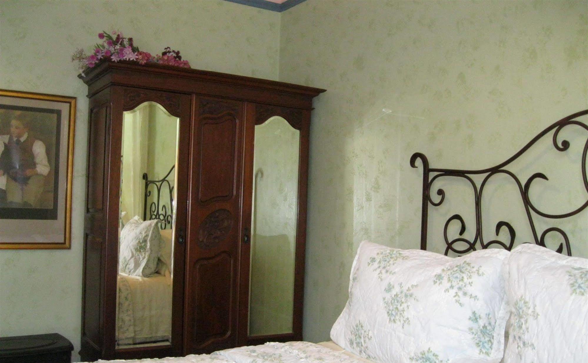 A White Jasmine Inn ซานตาบาร์บารา ภายนอก รูปภาพ