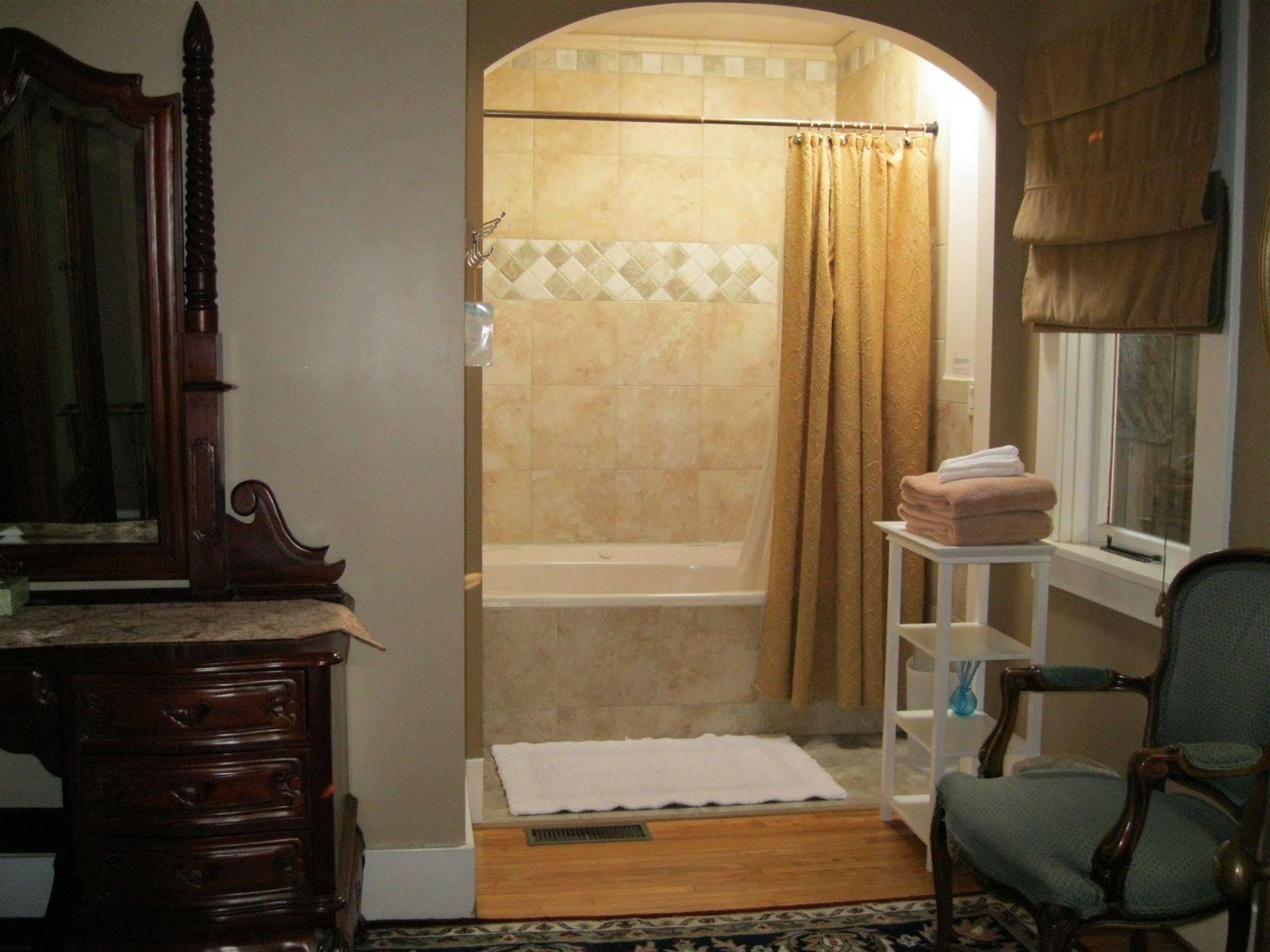 A White Jasmine Inn ซานตาบาร์บารา ภายนอก รูปภาพ